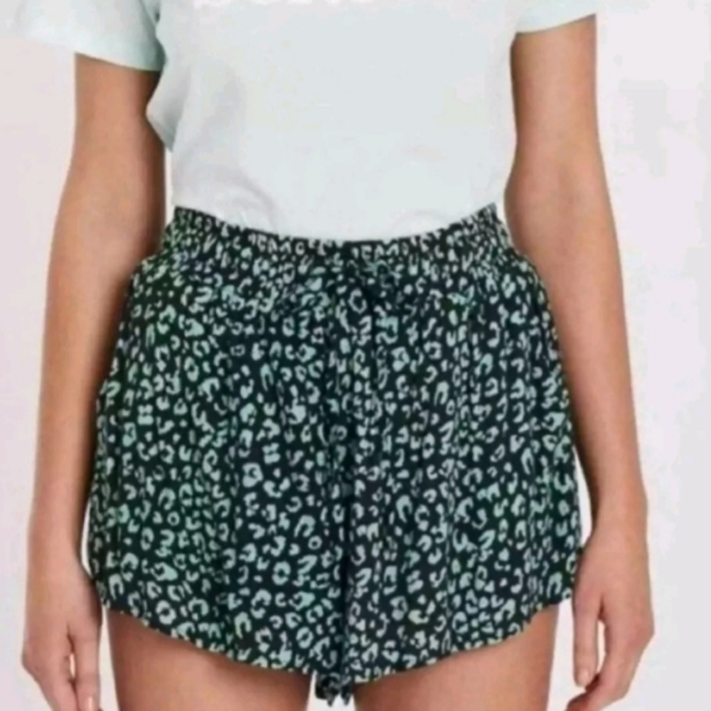NWT Charlie Holiday Emerald Leopard Feline Shorts 6/M Summer Beachy Flowy Lined